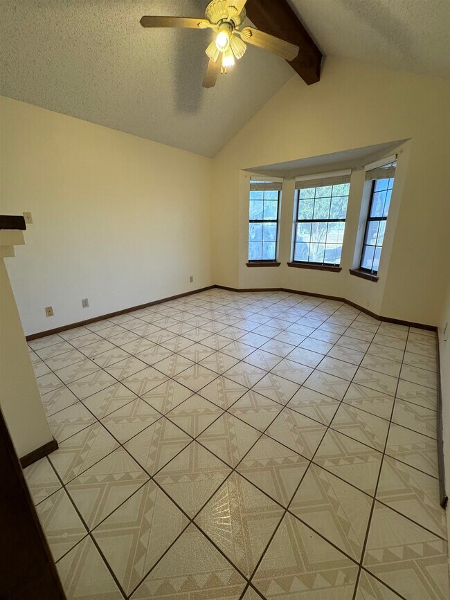 Building Photo - 404 Venado Ct