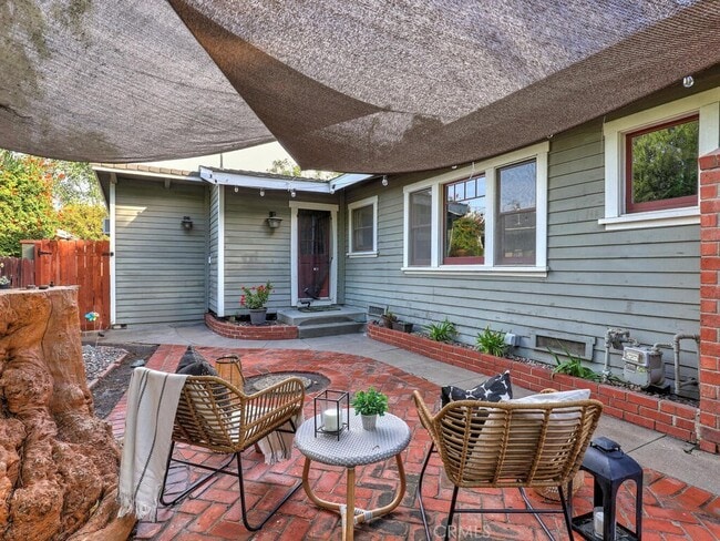 Building Photo - 229 Jacaranda Pl