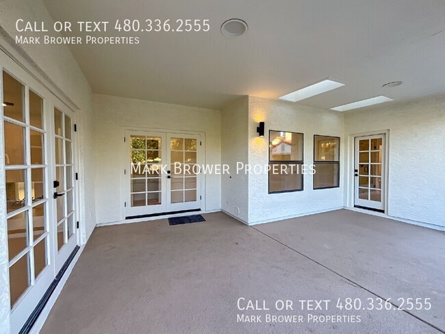 Building Photo - 228 W Royal Palm Rd