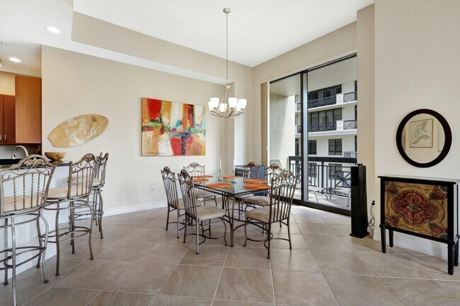 Building Photo - 701 S Olive Ave