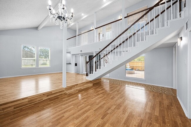 Building Photo - 2926 Meadowcreek Dr