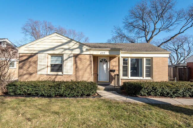 Primary Photo - 209 N Dryden Pl