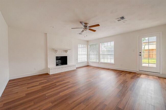 Building Photo - 934 Goldfinch Ave