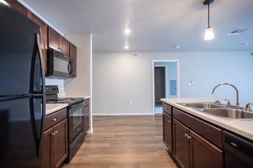 Building Photo - Riverbend Townhomes