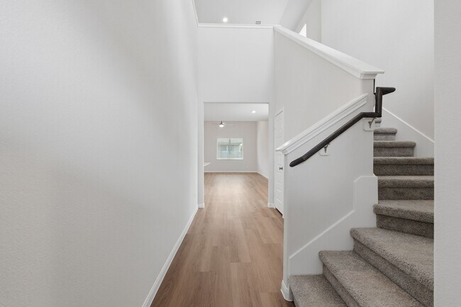Building Photo - 1360 Mount Blanc Path