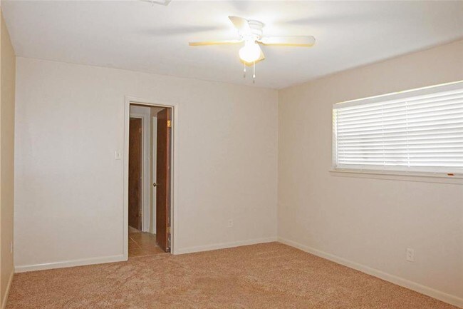 Building Photo - 502 Misty Ln