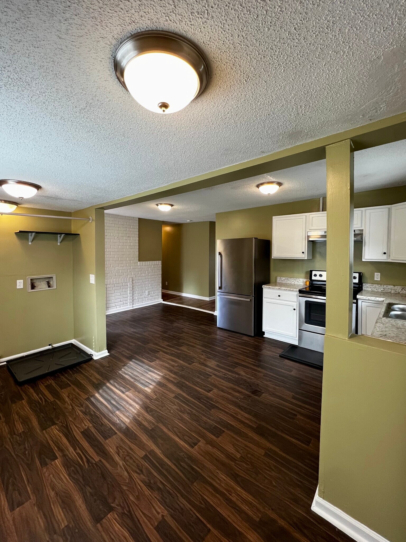 Building Photo - 712 Richmond Ave