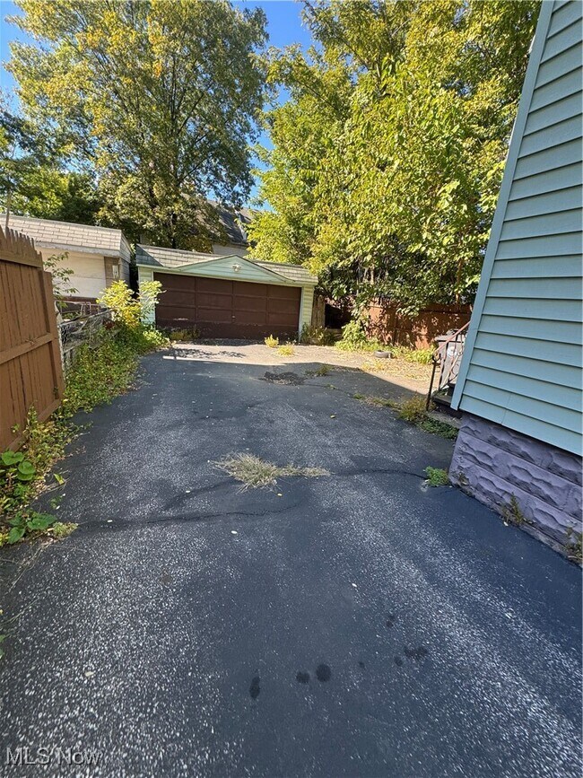 Building Photo - 3660 E 76th St