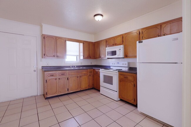 Building Photo - 201 E Baldwin