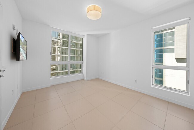 Building Photo - 300 S Biscayne Blvd