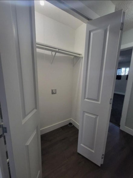 Building Photo - 247 Redbud St