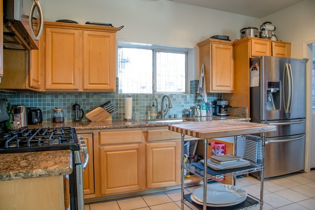 Building Photo - 13306 Magnolia Blvd