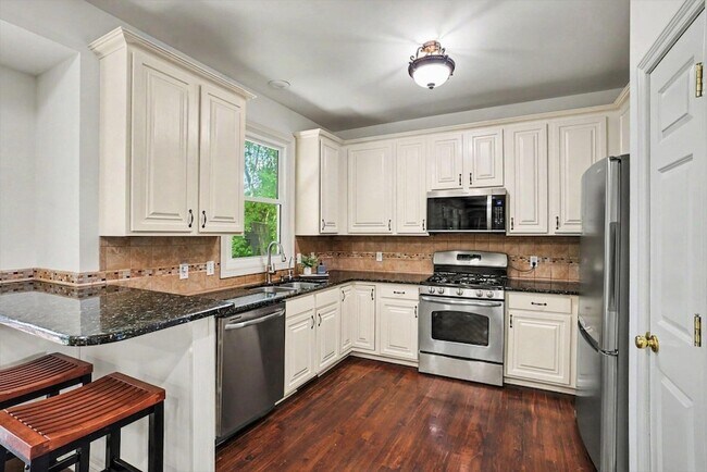 Building Photo - 3382 Hampstead Ct