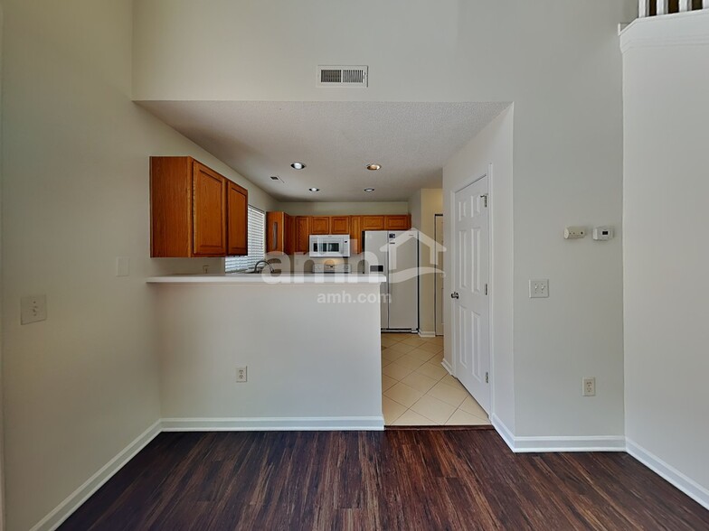 Building Photo - 9428 Meadowmont View Dr