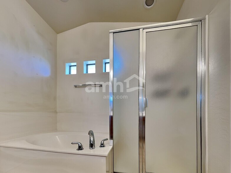 Building Photo - 6621 S 57th Ave