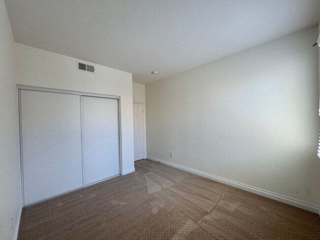 Building Photo - 4 Bedroom Menifee home available now for l...