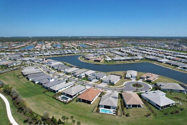 Building Photo - 9204 SW Arco Wy