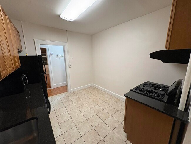 Building Photo - 6414 Park Ave