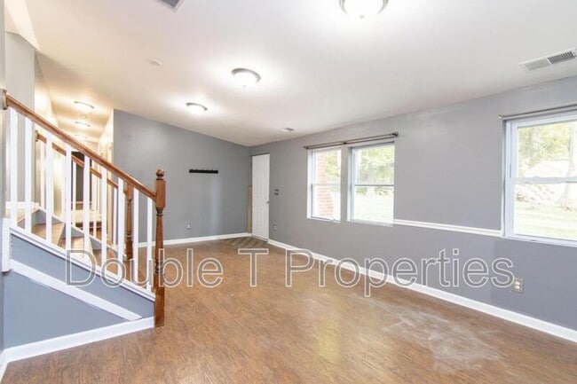 Building Photo - 3405 Pebble Dr