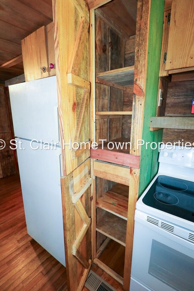 Building Photo - Beautiful Rustic Cabin