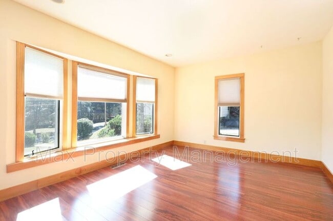 Building Photo - 660 27th St