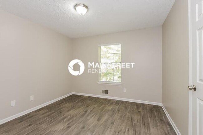 Building Photo - 3 Bedroom Pet-Friendly Home in Acworth, GA with Main Street Renewal