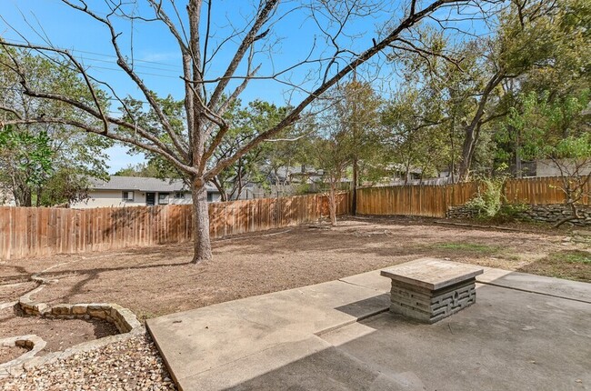 Building Photo - 3404 Plantation Rd