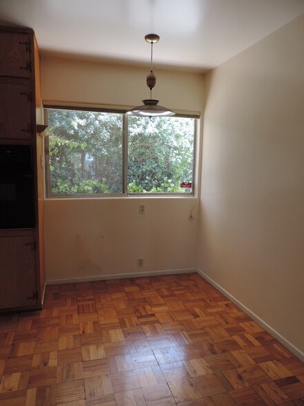 Breakfast Area - 1525 Fernwood Pacific Dr