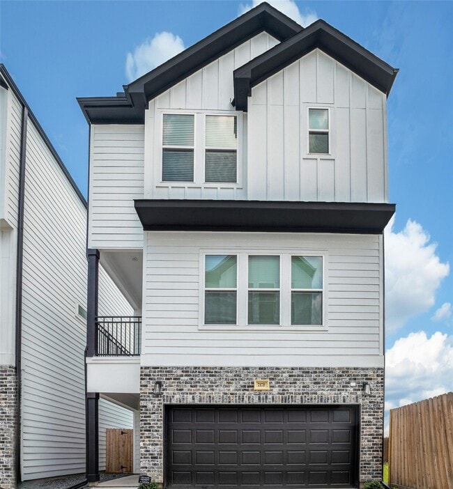 Building Photo - 717 Marcella St