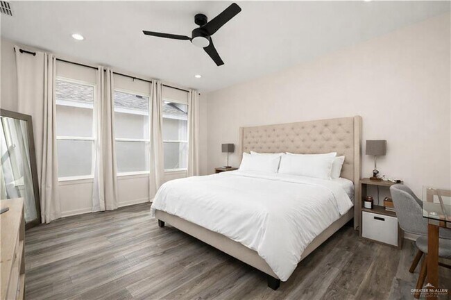 Building Photo - 11 N 13th St