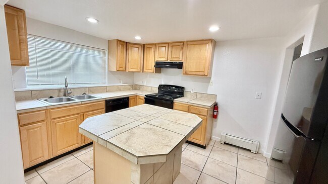 FullSizeRender (9) 4 - Table Mountain Townhomes