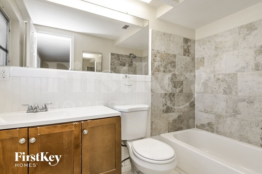 Building Photo - 9204 Lido Ln