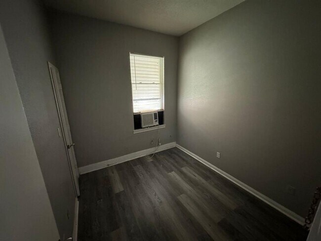 Building Photo - 3206 Avenue M 1/2