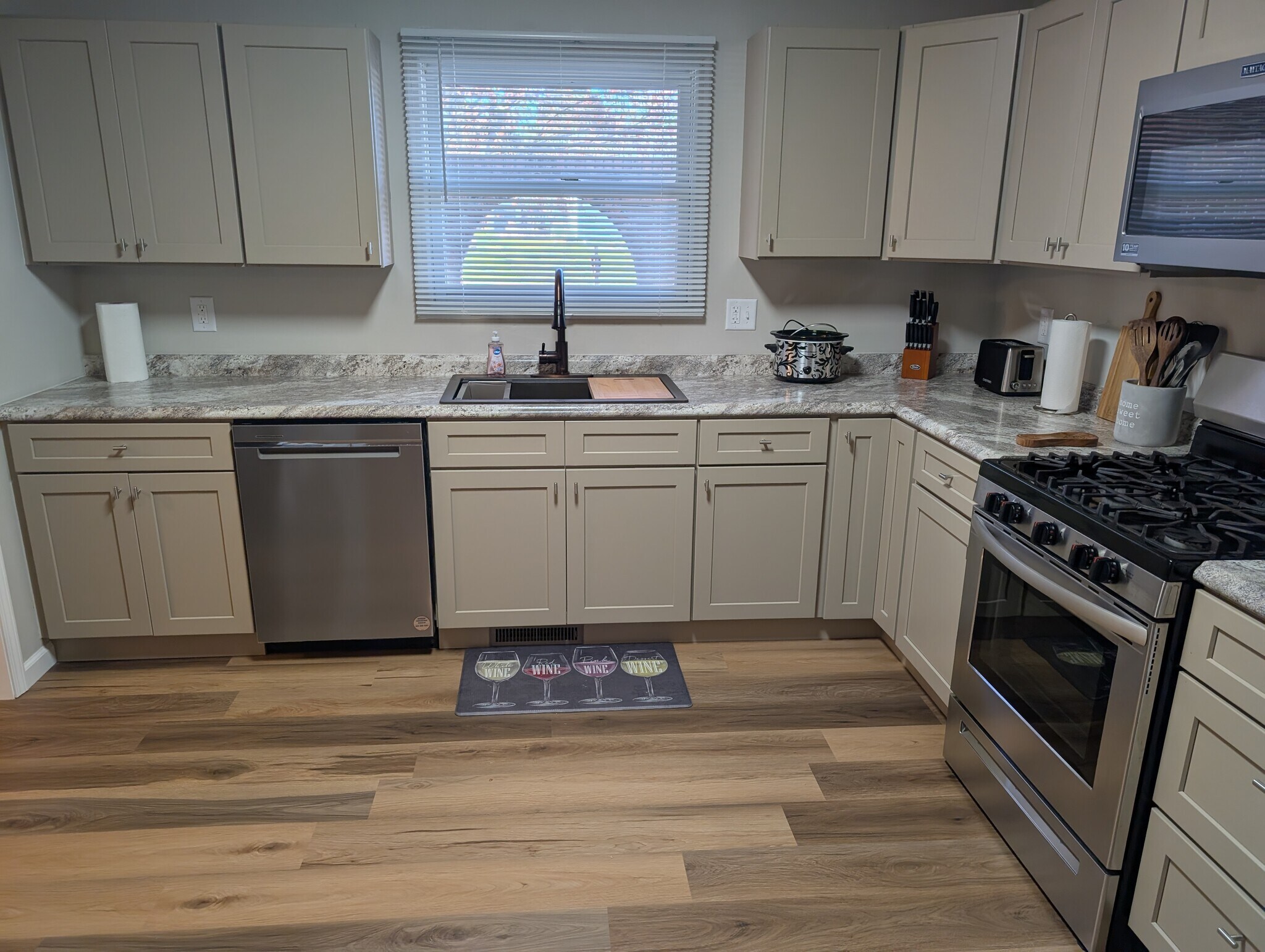 Building Photo - 906 N Wagon Wheel Trl