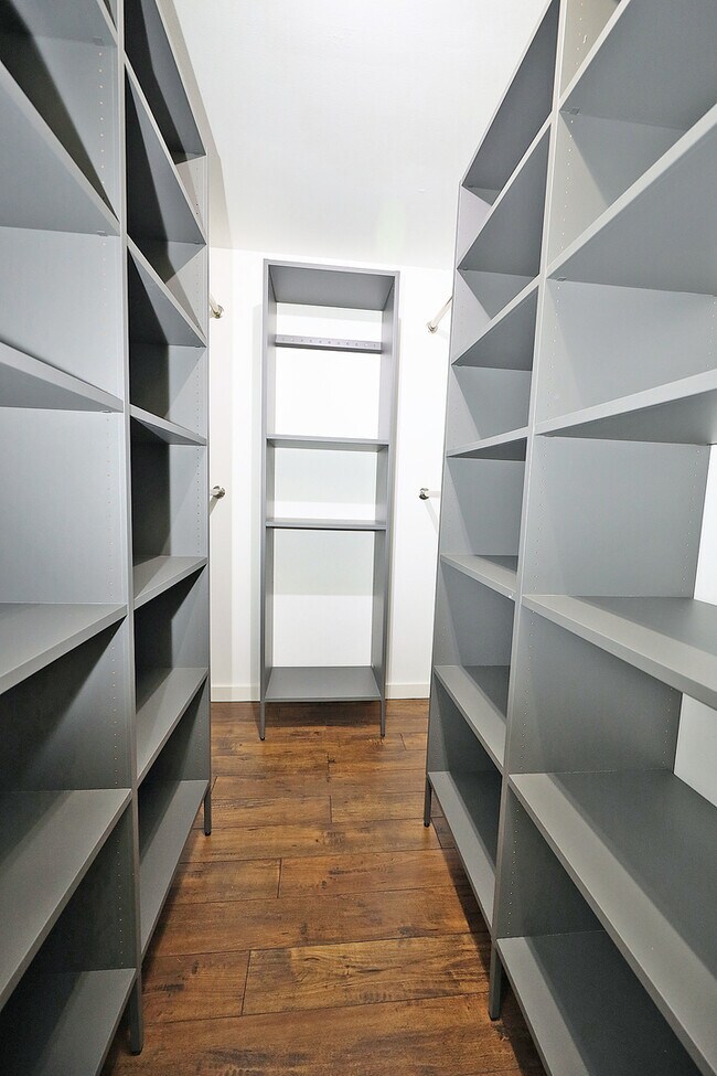 Building Photo - 48 Lambert Dr