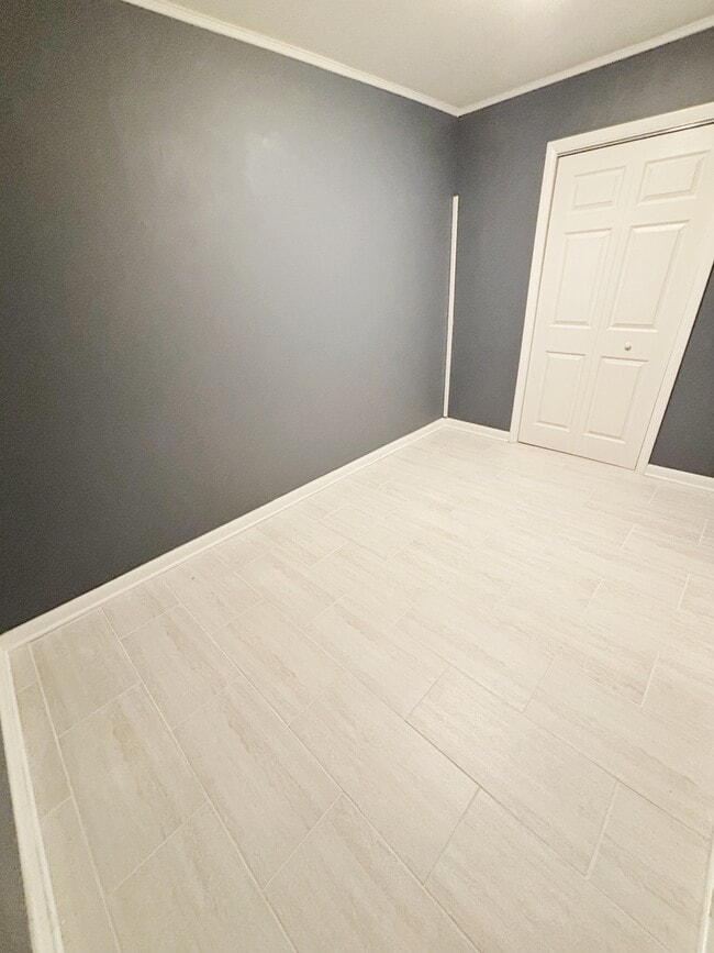 Building Photo - 5107 Cliffhaven Dr