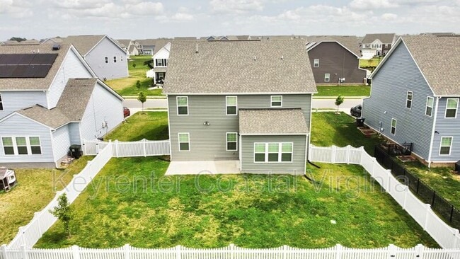 Building Photo - 176 Boxwood Ln