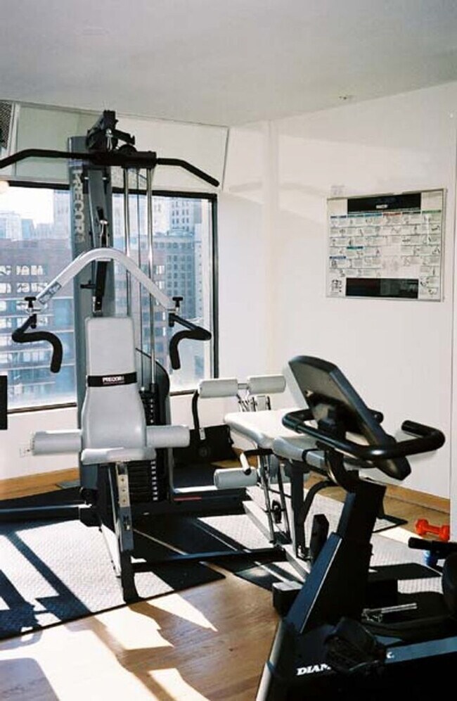 Building Photo - 230 E Ontario St