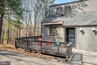 Building Photo - 31 Middle Village Way