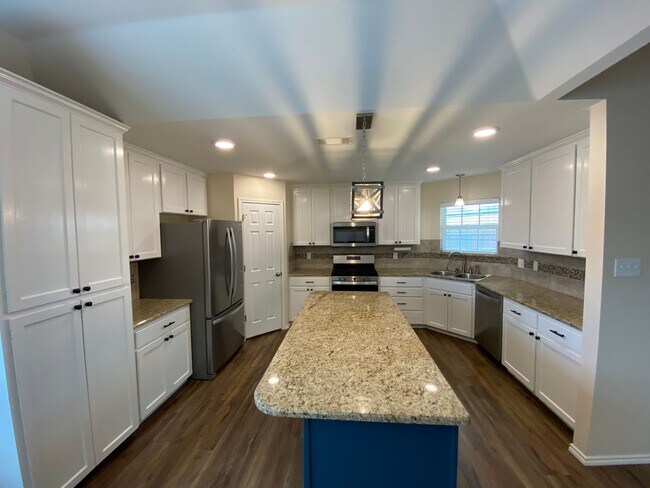 Building Photo - 5002 Scarlet Oak Dr