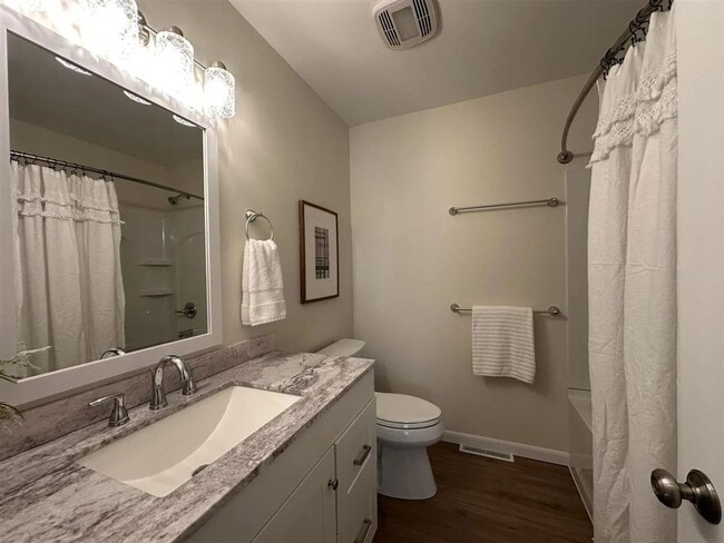 Building Photo - 3006 Stanford Ave