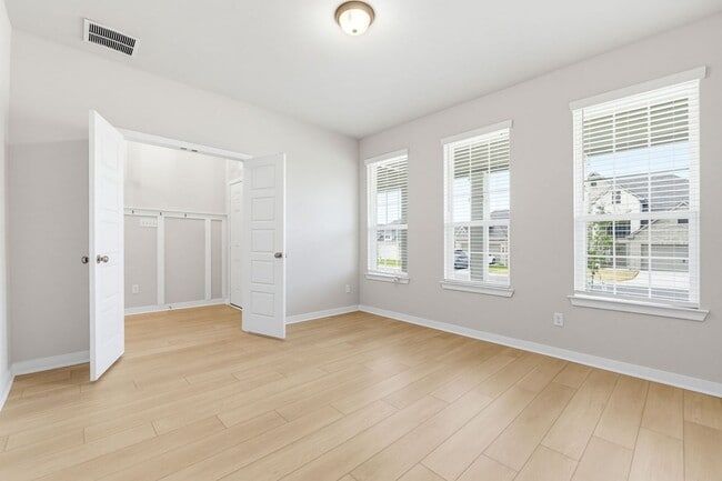 Building Photo - 7828 Krenek Tap Dr