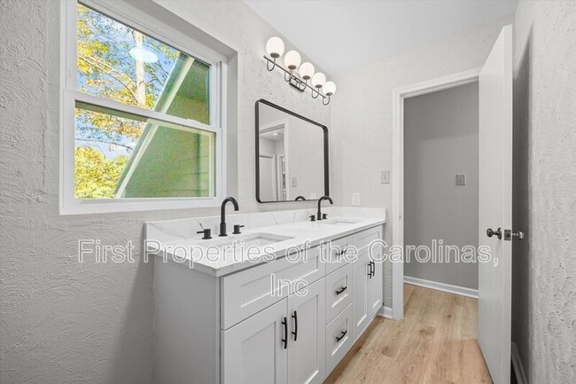 Building Photo - 6012 Lanai Ln