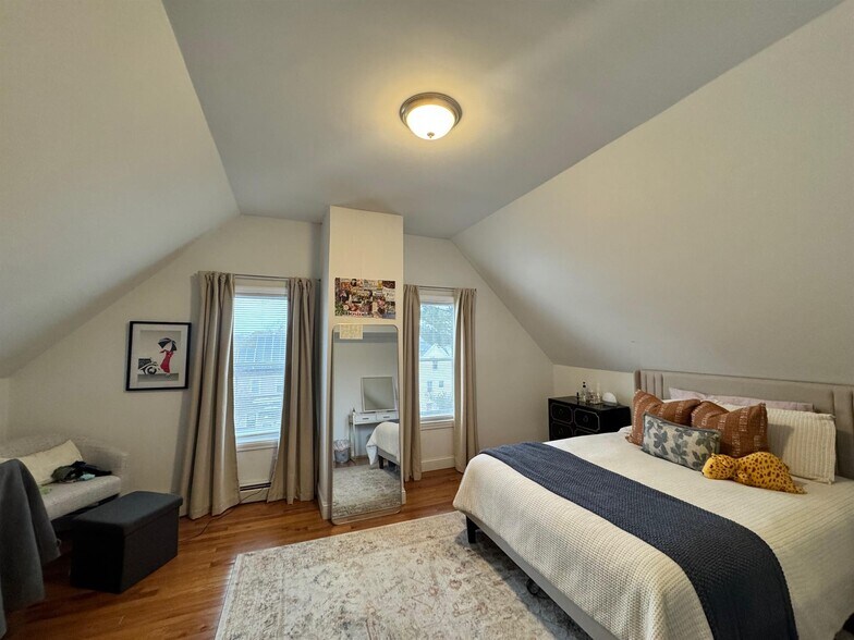 Building Photo - 25 4th St