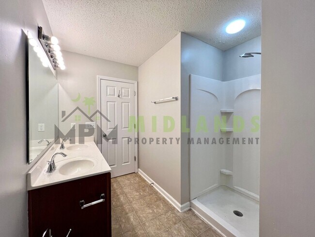 Building Photo - 101 Baltic Ct