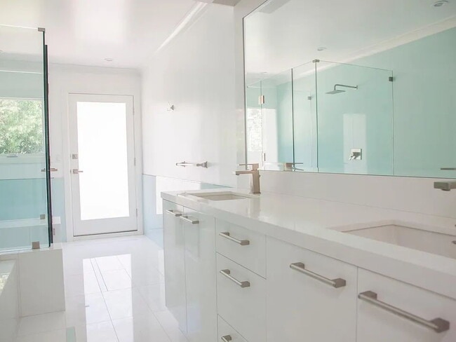 Building Photo - NO MIN CREDIT SCORE REQUIRED, BK OKAY, PAST EVICTION OKAY!, BACKGROUND FRIENDLY. Apply at "The Re...