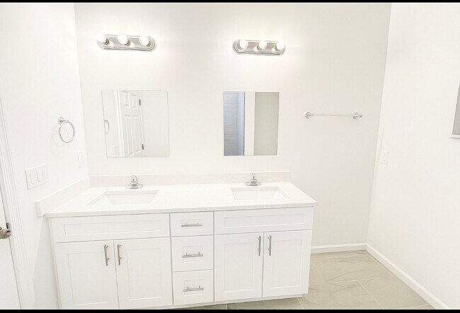 Building Photo - Brand New 3 Bed / 2 Bath Rental in Cape Coral