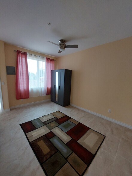 Building Photo - 709 Vale View Dr