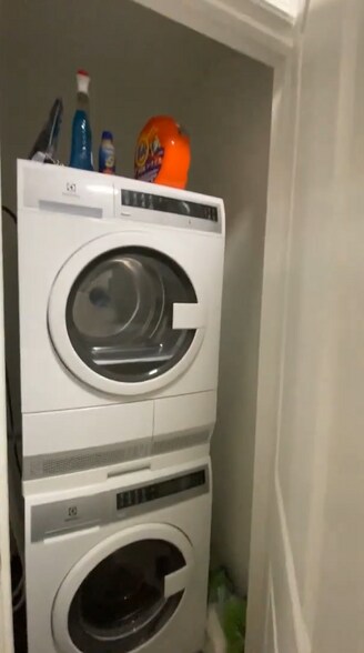 Building Photo - 6 Clearway St