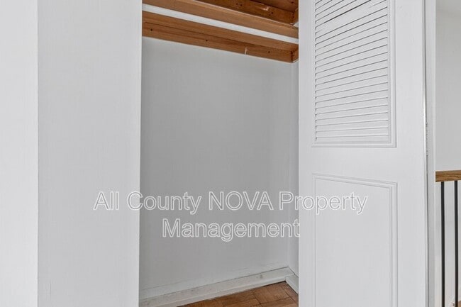 Building Photo - 123 E St SE